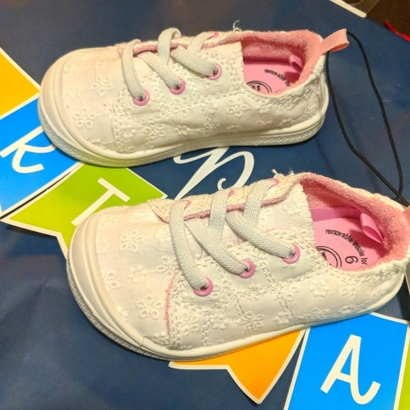 wonder nation Other - Baby girl white sneakers